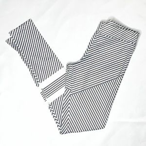 🆕 HEYounGIRL Gray and White Striped Leggings sz M  NWOT